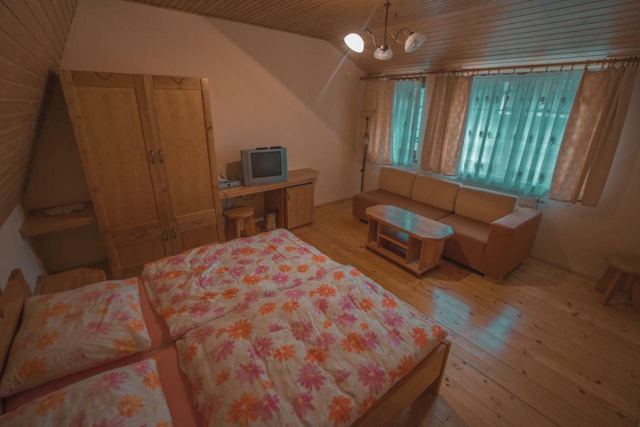 Hotel Penzion Weinerovka Varin à Žilina Extérieur photo